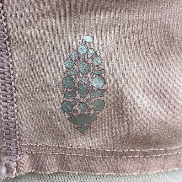 Free People Movement V-Notch Tank Nude Sports Tank Built-In Bra Medium GUC - Picture 5 of 8